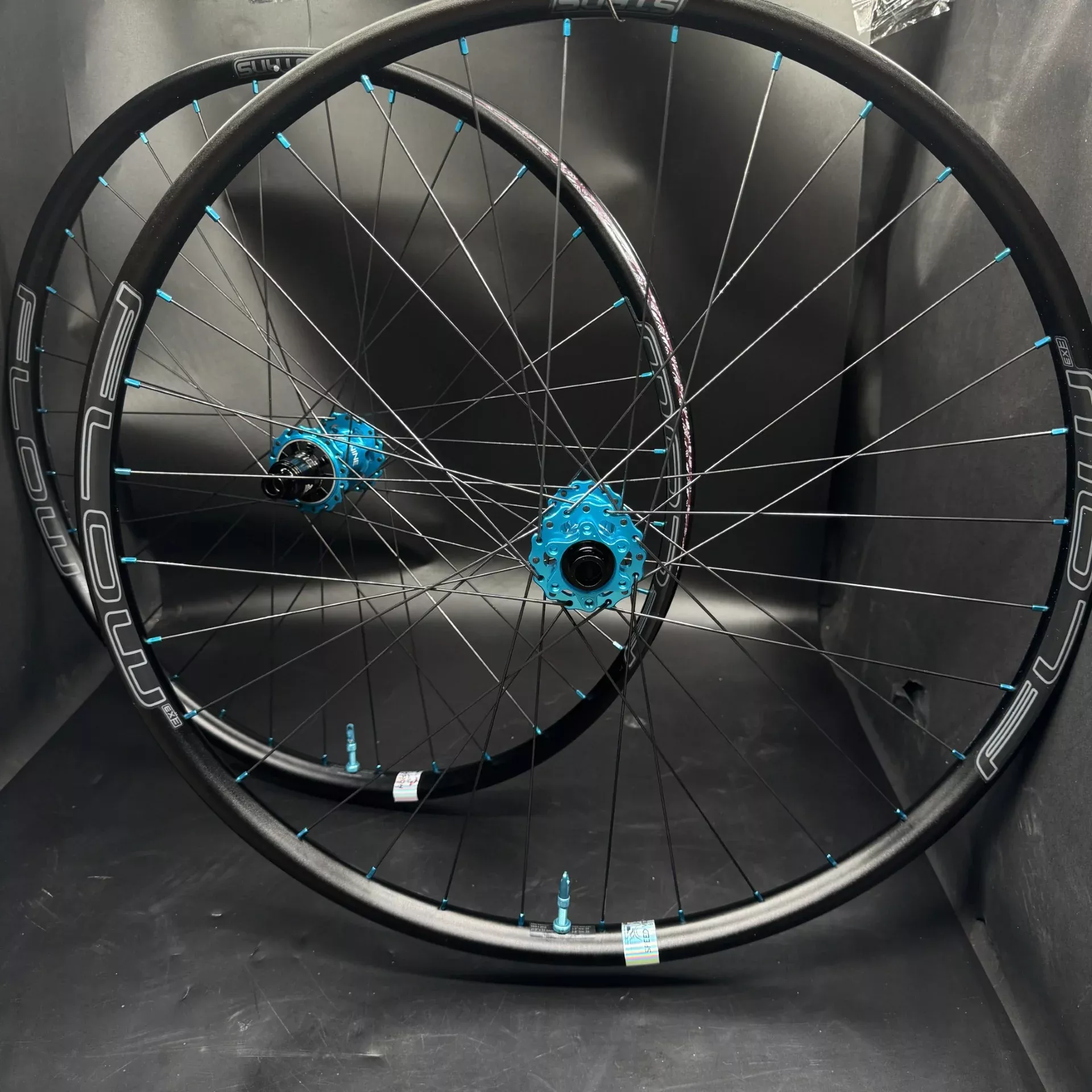 Flow Ex3 Hard Enduro set with Hydra H2 hubs