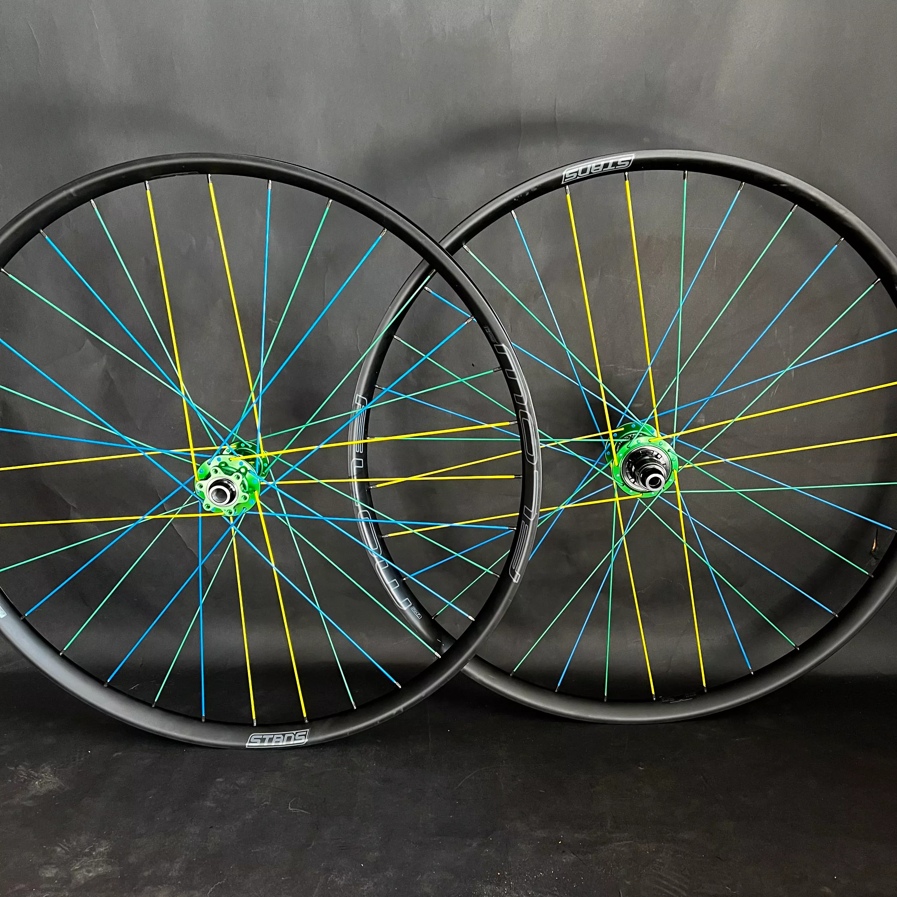 Green I9 hydra 2 Stans Notubes Flow mk4 Trail Wheelset