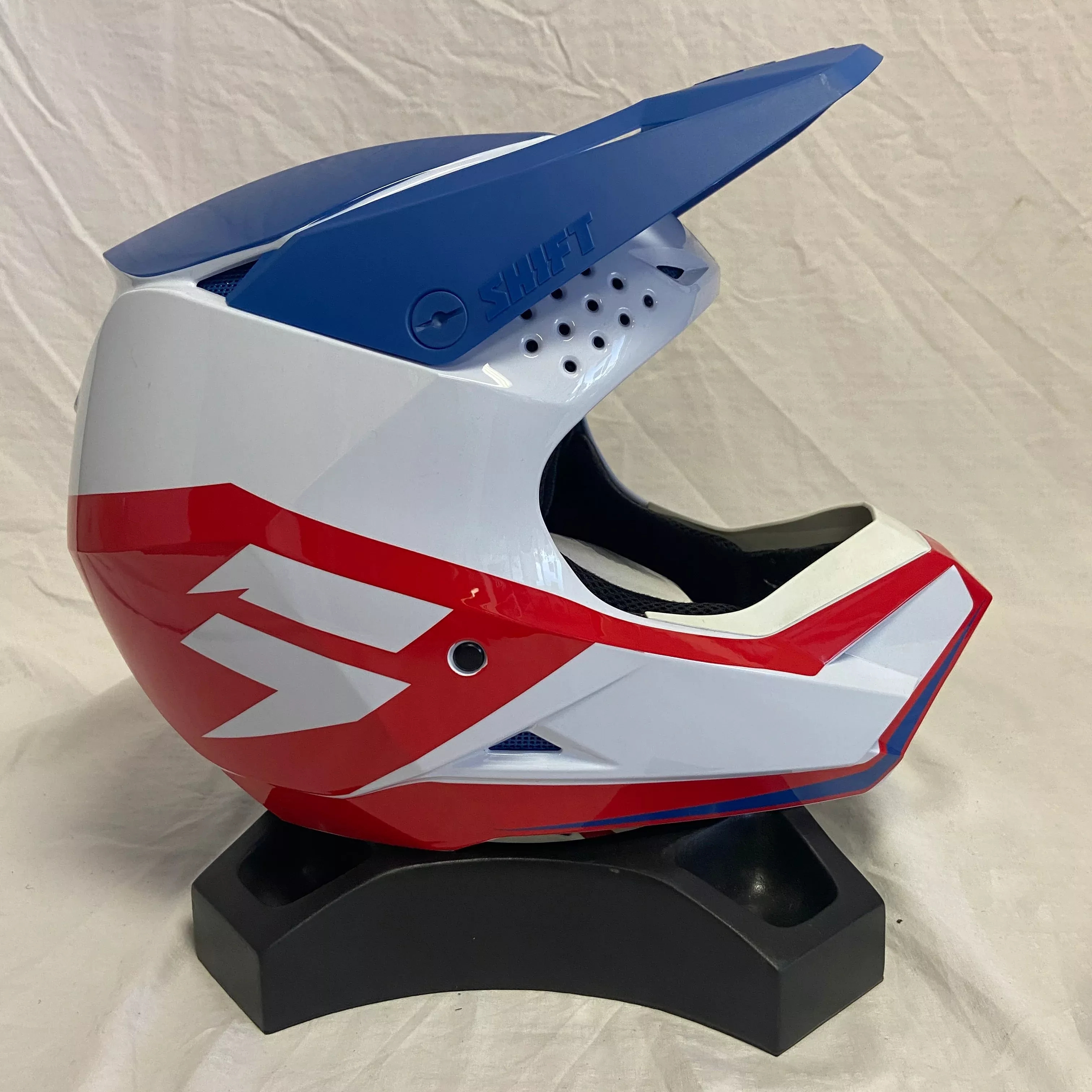 Shift Label Whit3 Helmet Bic White / Red / Blue Youth Large (Open Box)