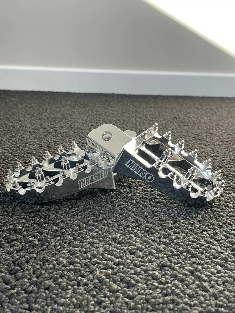 THRASHED MINIS CRF110/125 DIRECT FIT OFFSET FOOTPEGS